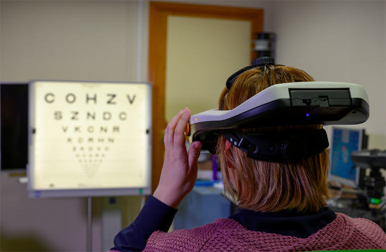 New binoculars help cataract patients choose replacement lenses