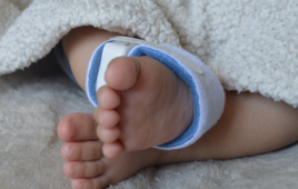 A photo of the PyrAmes wearable, noninvasive pediatric blood pressure monitor.