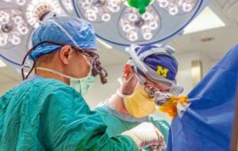 A U-M Health neurosurgical team performing an operation. Researchers at U-M have developed a way to identify residual brain tumor for removal using AI. (1)