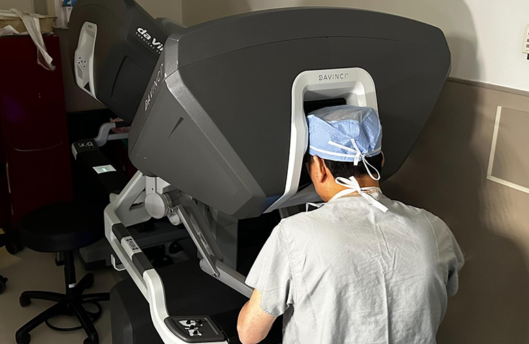 This Baylor marketing image shows Dr. Kenneth Liao at Baylor St. Luke's Medical Center using the same Intuitve da Vinci surgical robot that he used to perform the first successful, fully robotic heart transplant in the U.S.
