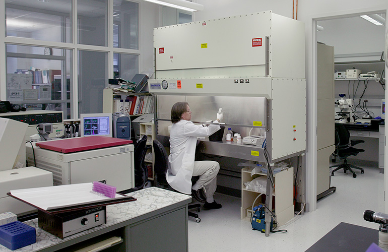 A photo of an FDA employee in the FDA Life Sciences Laboratory I in Building 64, which houses the Center for Drug Evaluation and Research and the Center for Devices and Radiological Health.