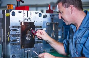 A photo of a Knudsen Plast employee.
