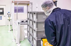 A photo of a manufactuering employee using Interlake Mecalux's warehouse management system.