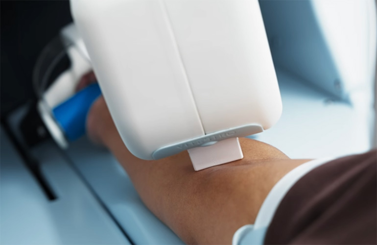 A photo of the needle hidden during an Aletta blood draw.